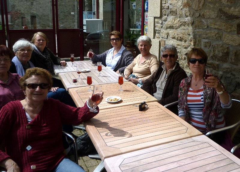 2012-05-20 03 Elles ont trouve La Foret Fouesnant.JPG